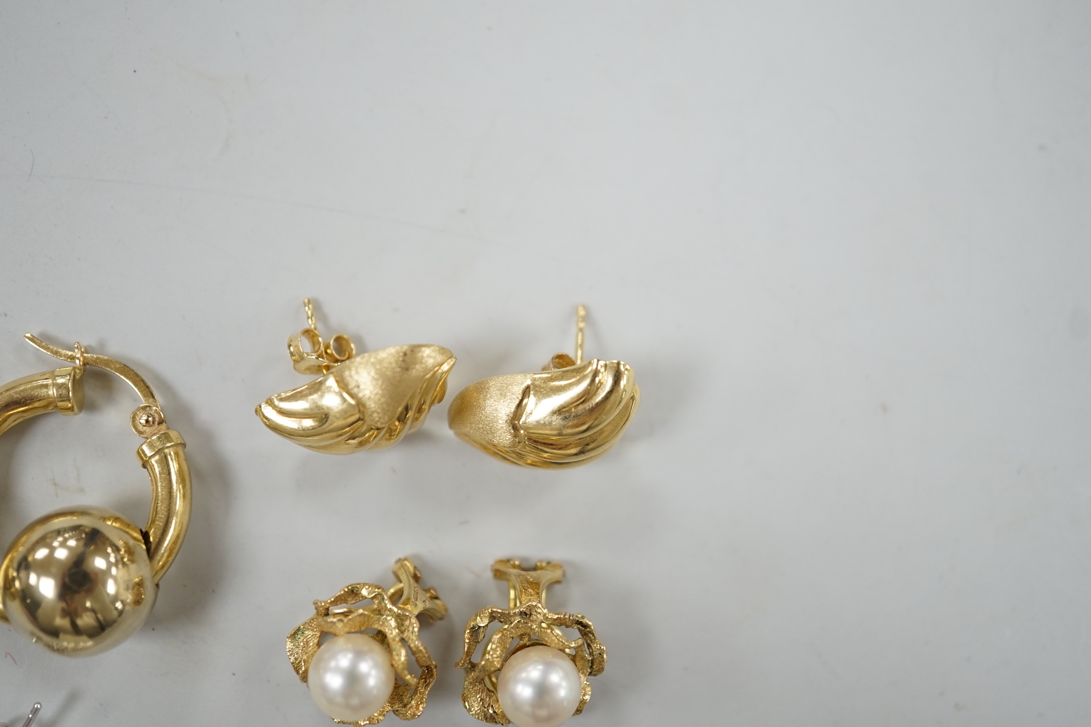 Two pairs of 750 yellow metal earrings, 12.6 grams and two pairs of 375 and cultured pearl set earrings, gross weight 7.2 grams.